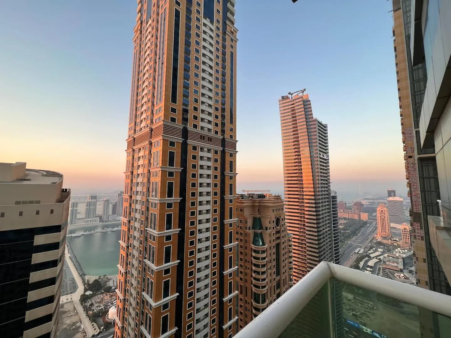 Unique, Elegant Top Floor Apartment With Sea View Dubai